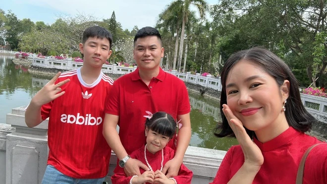 Gia đình đủ nếp, đủ tẻ của Lê Phương - Trung Kiên khiến nhiều người ngưỡng mộ.