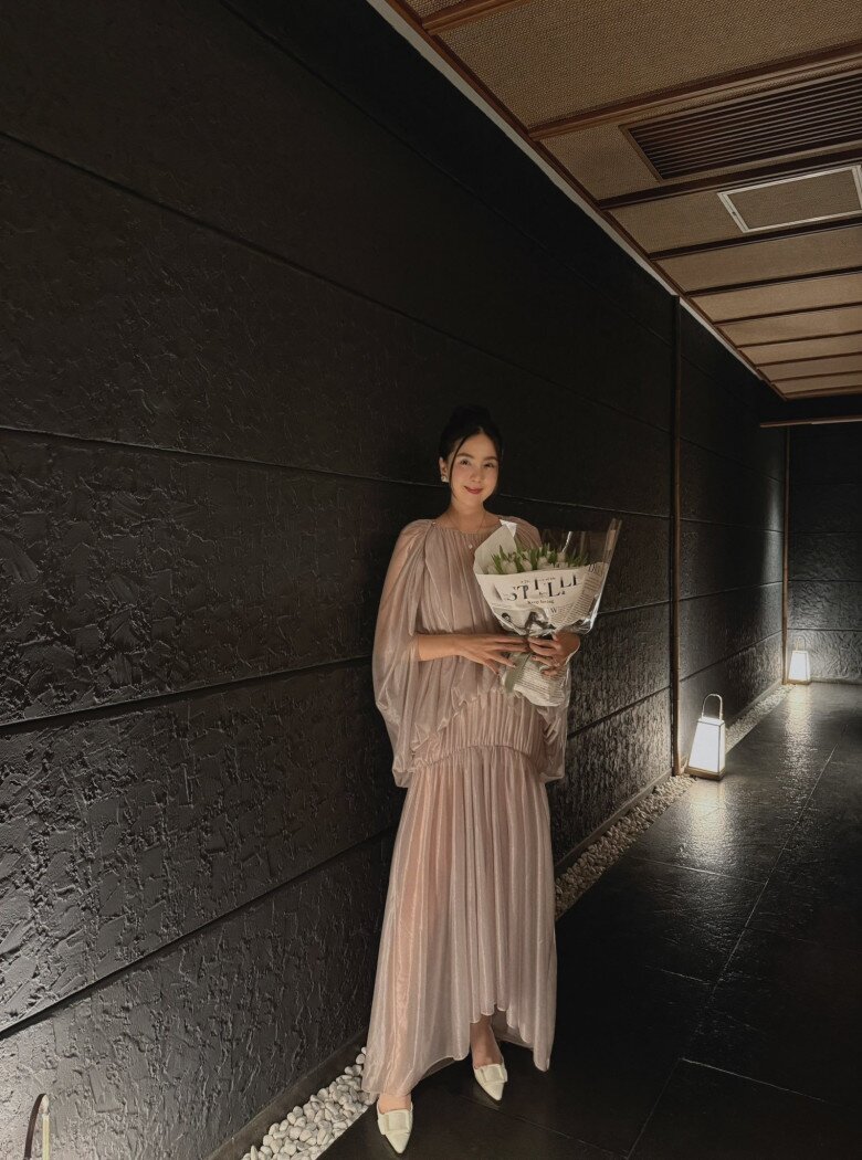 Nhan sắc rạng rỡ của Mai Ngọc khiến nhiều người trầm trồ.