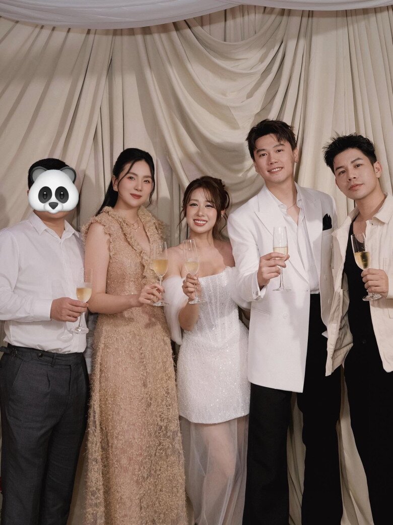 Mai Ngọc thường dùng icon gấu Panda để che mặt ông xã.