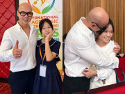 Phan Đinh Tùng tự hào khi ái nữ đoạt giải tại cuộc thi quốc tế, cô bé Noel được NSND Tự Long khen ngợi