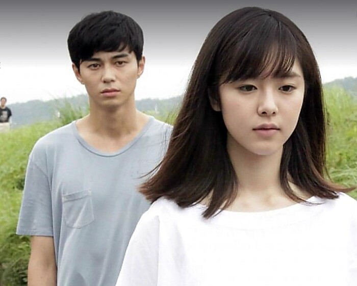 Erika Karata và bạn diễn có vợ nảy sinh tình cảm khi đóng chung phim.