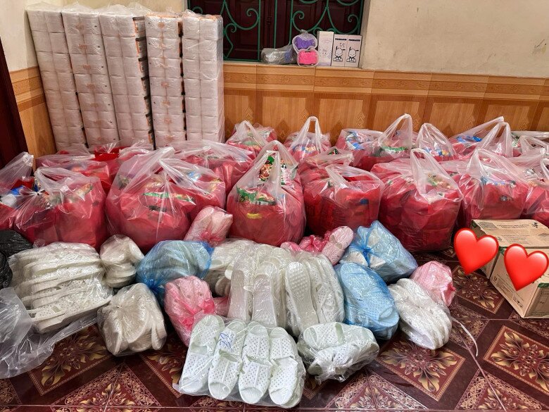 Nhà hoa hậu lương thùy linh ở cao bằng ngập sâu trong nước lũ nàng hậu cùng mẹ giám đốc hoãn kế hoạch tặng quà trung thu - 4