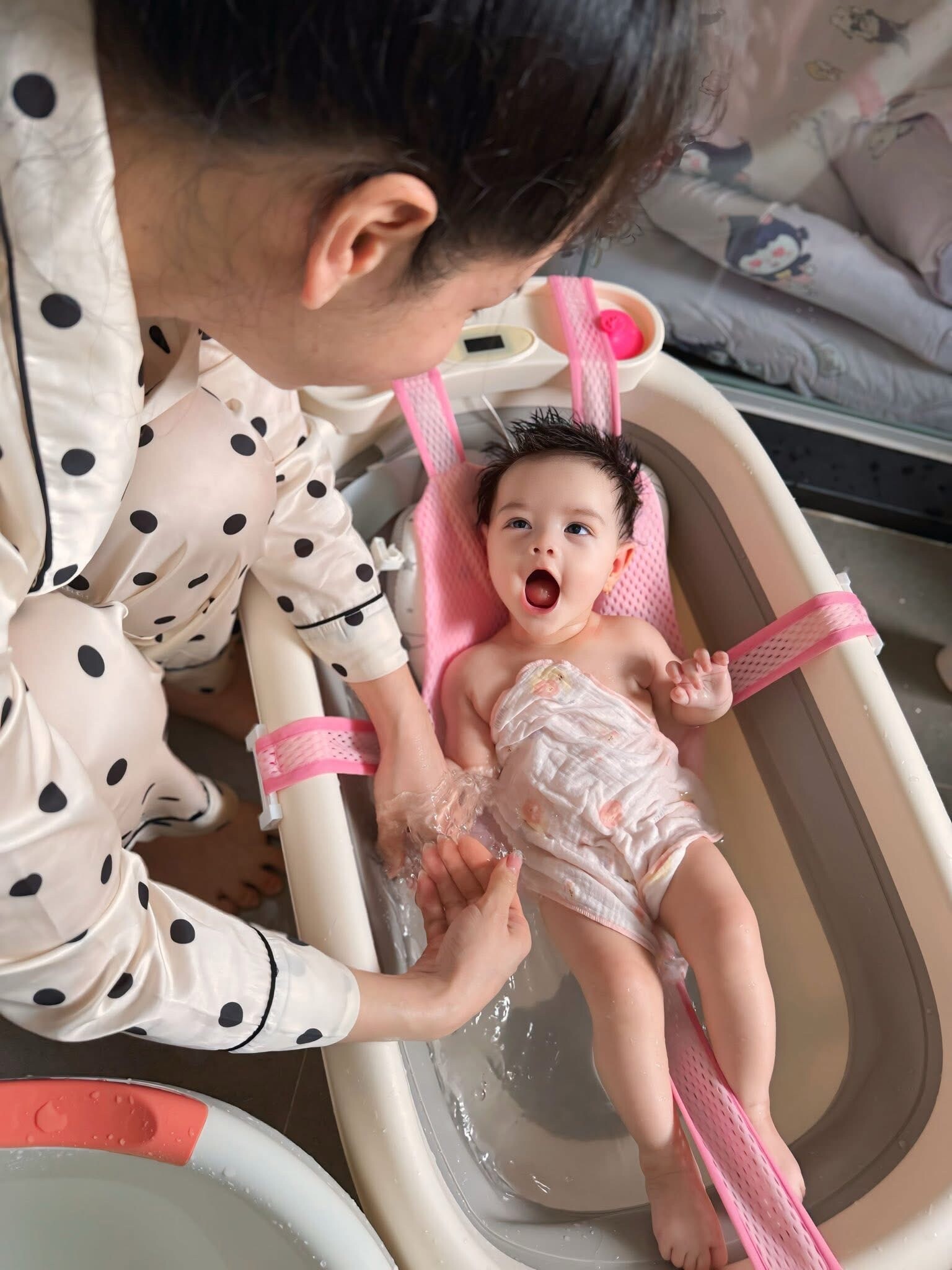 Nhật Kim Anh làm mẹ bỉm lần 2 sau 10 năm.