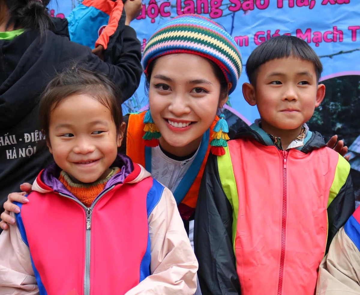 Hoa hậu Nông Thúy Hằng là người thường xuyên tham gia các chuyến thiện nguyện.