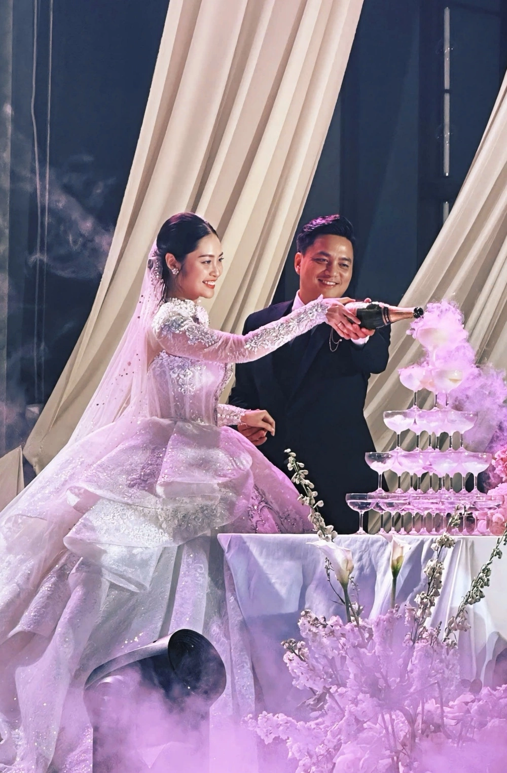 Cô đã kết hôn với ông xã doanh nhân hơn 8 tuổi sau thời gian tìm hiểu kín tiếng.