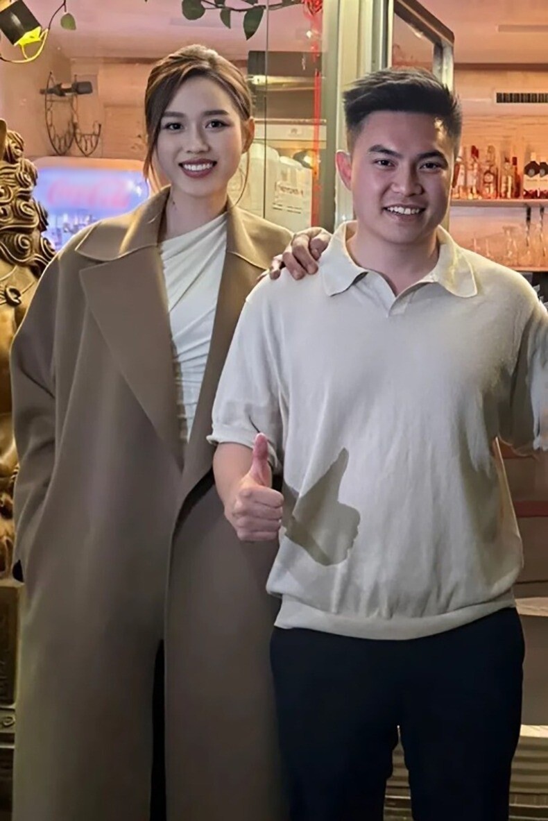 Đỗ Thị Hà và Viết Vương có chuyện tình kín tiếng trước khi kết hôn.