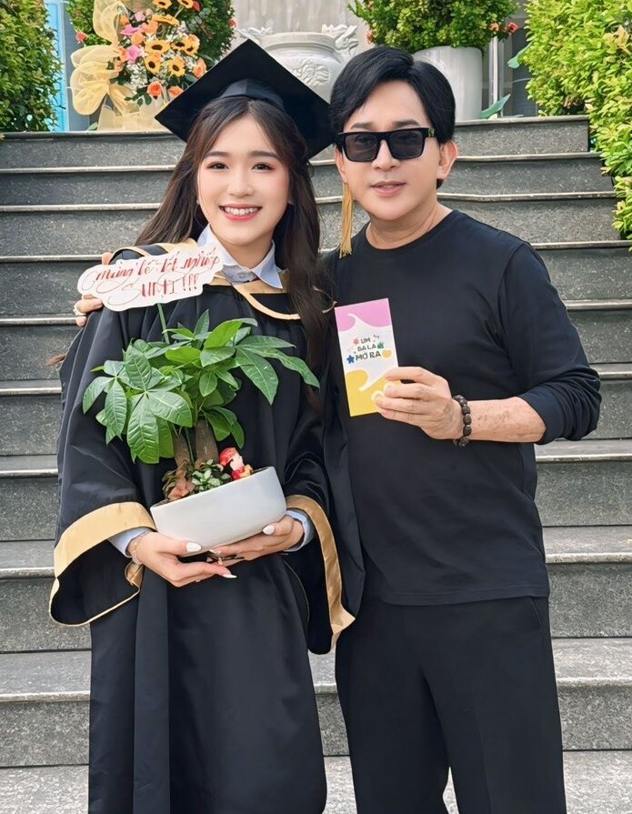 Gia Linh và con gái của Kim Tử Long và người vợ thứ 2 tên Cẩm Tú.