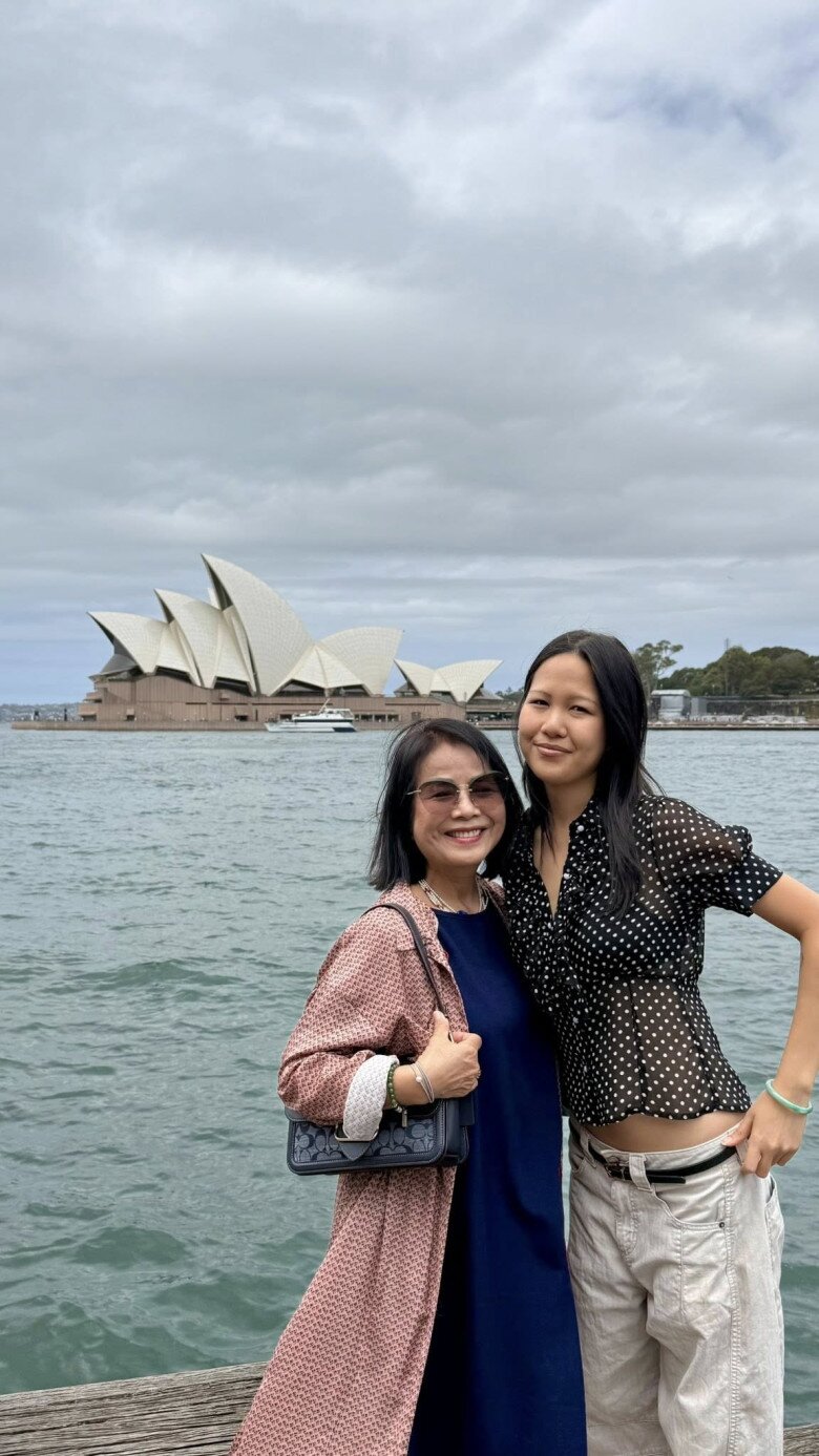 Hà Mi ở tuổi 22 đẹp rạng rỡ và sở hữu chiều cao nổi bật.