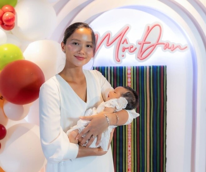 HHen Niê tiết lộ tên con gái được đặt theo họ mẹ.