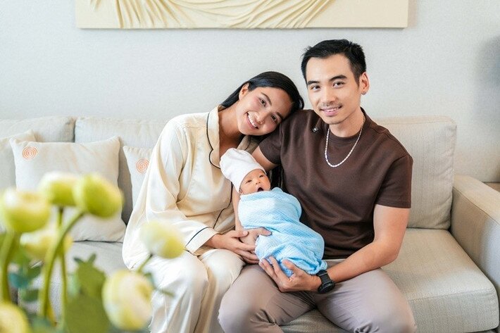 Vợ chồng HHen Niê - Tuấn Khôi thường xuyên chia sẻ hình ảnh của ái nữ trên trang cá nhân.