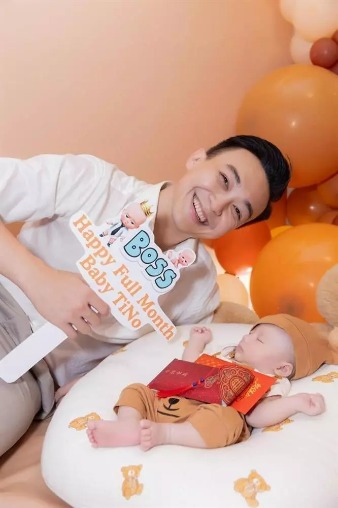 Nam MC còn làm thơ để thể hiện tình yêu với con.