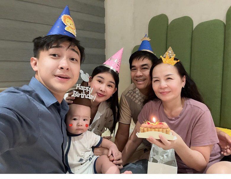 Gia đình hạnh phúc của Lê Âu Ngân Anh hiện tại.