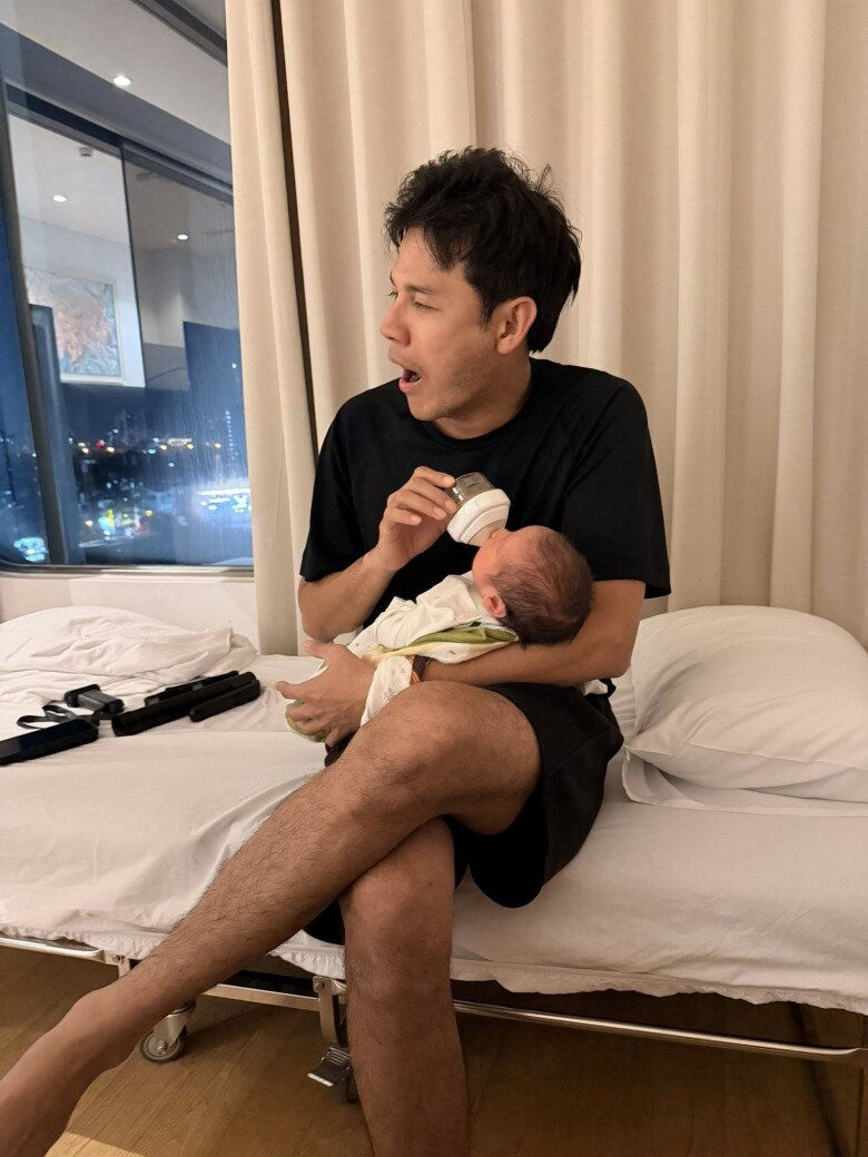 Sao Việt 24h: Á hậu Việt một mình nuôi 5 con nay than amp;#34;nghèo không nuôi nổiamp;#34;, quý tử xin bố giúp - 12