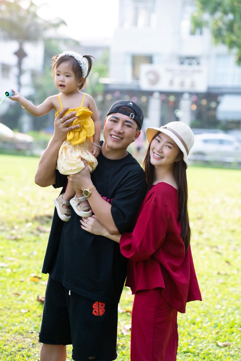 Sao Việt 24h: Bé Bo nhà Hòa Minzy 6 tuổi đăng status hút gần 200.000 like, trầm ngâm vì amp;#34;3 năm chưa trả lời hết commentamp;#34; - 10