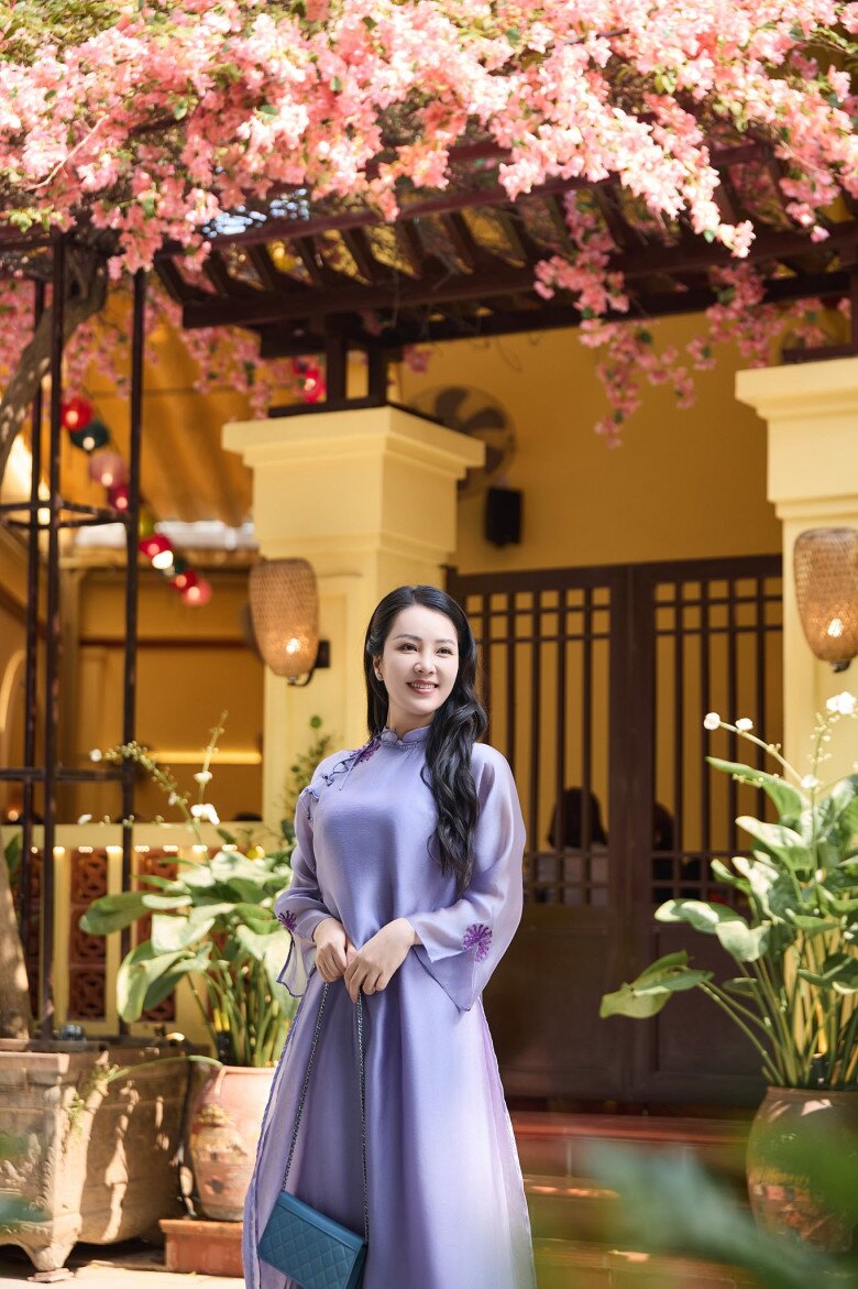 Sao Việt 24h: Bé Bo nhà Hòa Minzy 6 tuổi đăng status hút gần 200.000 like, trầm ngâm vì amp;#34;3 năm chưa trả lời hết commentamp;#34; - 7