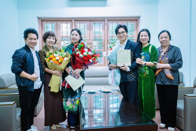 Sao Việt 24h: Grammy con gái Gia Bảo và Thanh Hiền chụp ảnh ở trường cũng thành amp;#34;cực phẩmamp;#34;, đẹp trong trẻo ở tuổi 11 - 9
