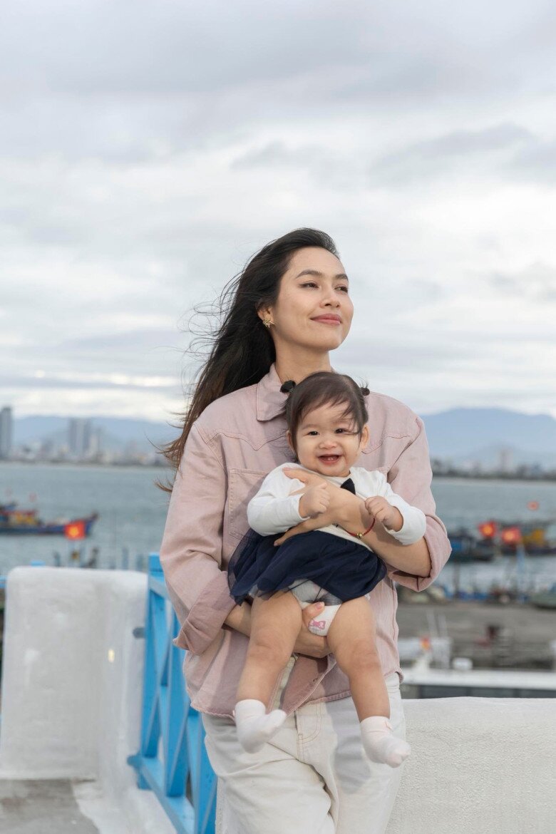 Sao Việt 24h: BTV Hoài Anh khoe dung mạo xinh đẹp, trẻ trung ở tuổi U50, được khen không khác gì thời dẫn Thời sự VTV - 10