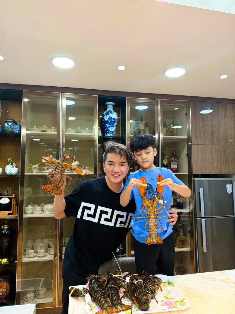 Sao Việt 24h: Con gái lớn nhà Ông Cao Thắng hóa búp bê Barbie trong tiệc sinh nhật 5 tuổi, nắm chặt tay em ruột - 16