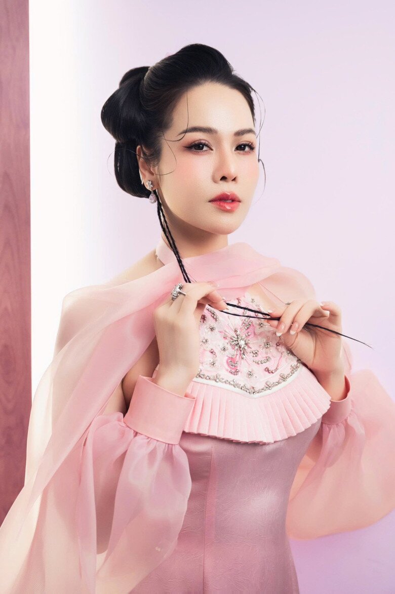 Sao Việt 24h: Con gái lớn nhà Ông Cao Thắng hóa búp bê Barbie trong tiệc sinh nhật 5 tuổi, nắm chặt tay em ruột - 13