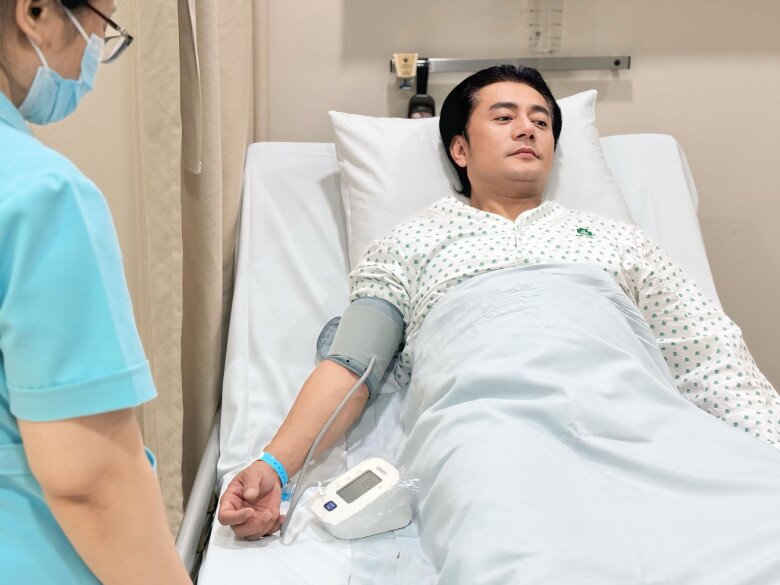 Sao Việt 24h: Con gái lớn nhà Ông Cao Thắng hóa búp bê Barbie trong tiệc sinh nhật 5 tuổi, nắm chặt tay em ruột - 10