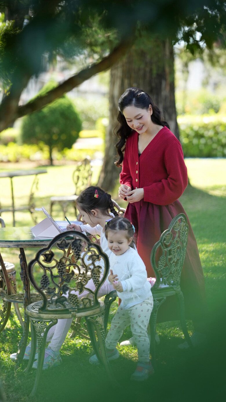 Sao Việt 24h: Con gái MC Quyền Linh khoe vẻ quyến rũ, thả thính cực mượt, sẵn sàng amp;#34;dìmamp;#34; bản thân để amp;#34;an ủiamp;#34; khán giả - 5