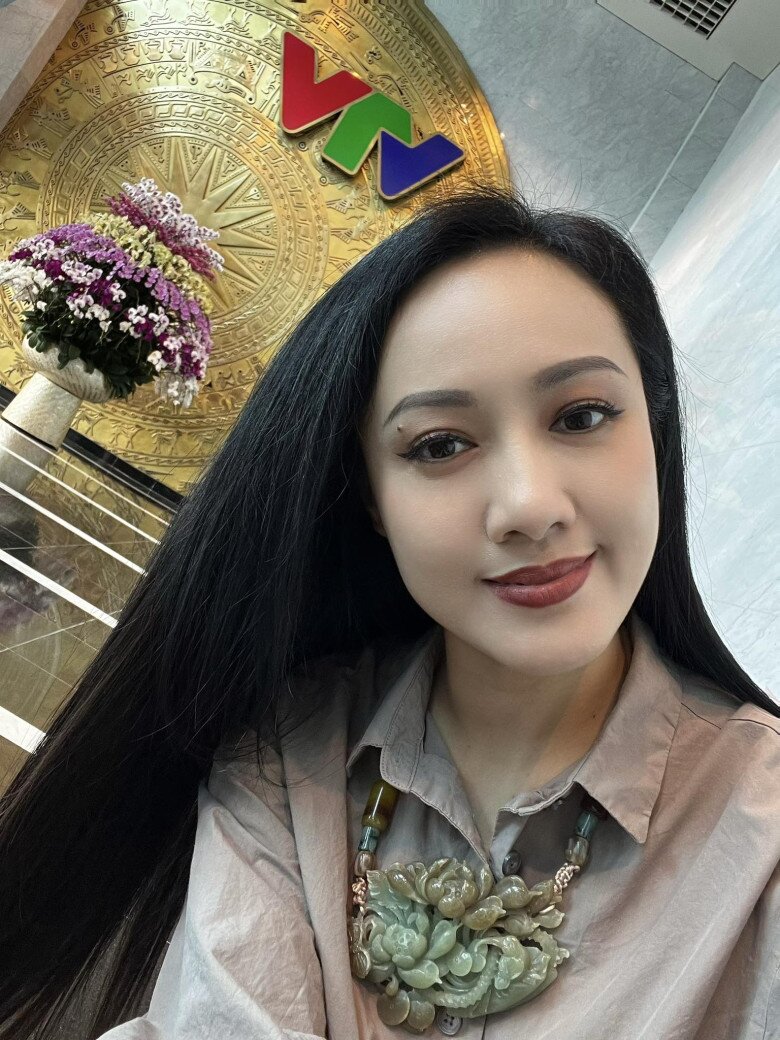 Sao Việt 24h: Con gái HH Phương Lê - NSƯT Vũ Luân 1 tháng tuổi đã có biểu cảm linh hoạt, ánh mắt amp;#34;ngạc nhiênamp;#34; siêu cưng - 12