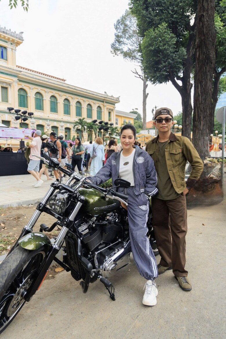 Sao Việt 24h: Con gái HH Phương Lê - NSƯT Vũ Luân 1 tháng tuổi đã có biểu cảm linh hoạt, ánh mắt amp;#34;ngạc nhiênamp;#34; siêu cưng - 6