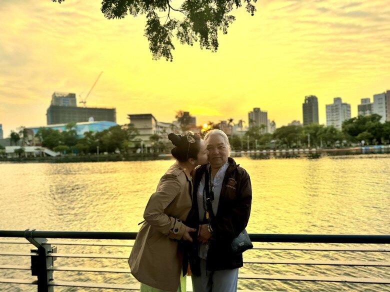 Sao Việt 24h: Con gái HH Phương Lê - NSƯT Vũ Luân 1 tháng tuổi đã có biểu cảm linh hoạt, ánh mắt amp;#34;ngạc nhiênamp;#34; siêu cưng - 9