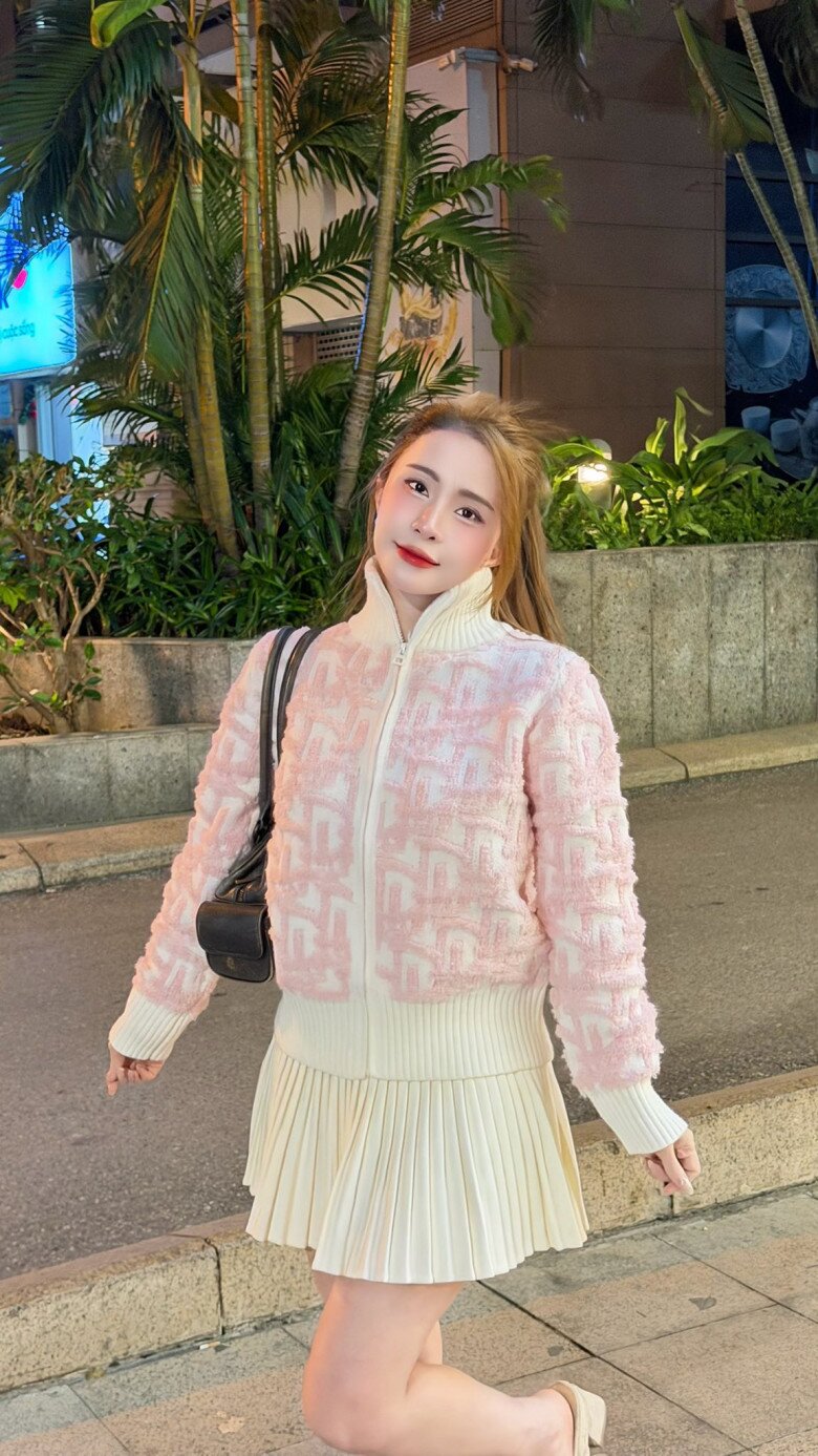 Sao Việt 24h: Con gái HH Phương Lê - NSƯT Vũ Luân 1 tháng tuổi đã có biểu cảm linh hoạt, ánh mắt amp;#34;ngạc nhiênamp;#34; siêu cưng - 11