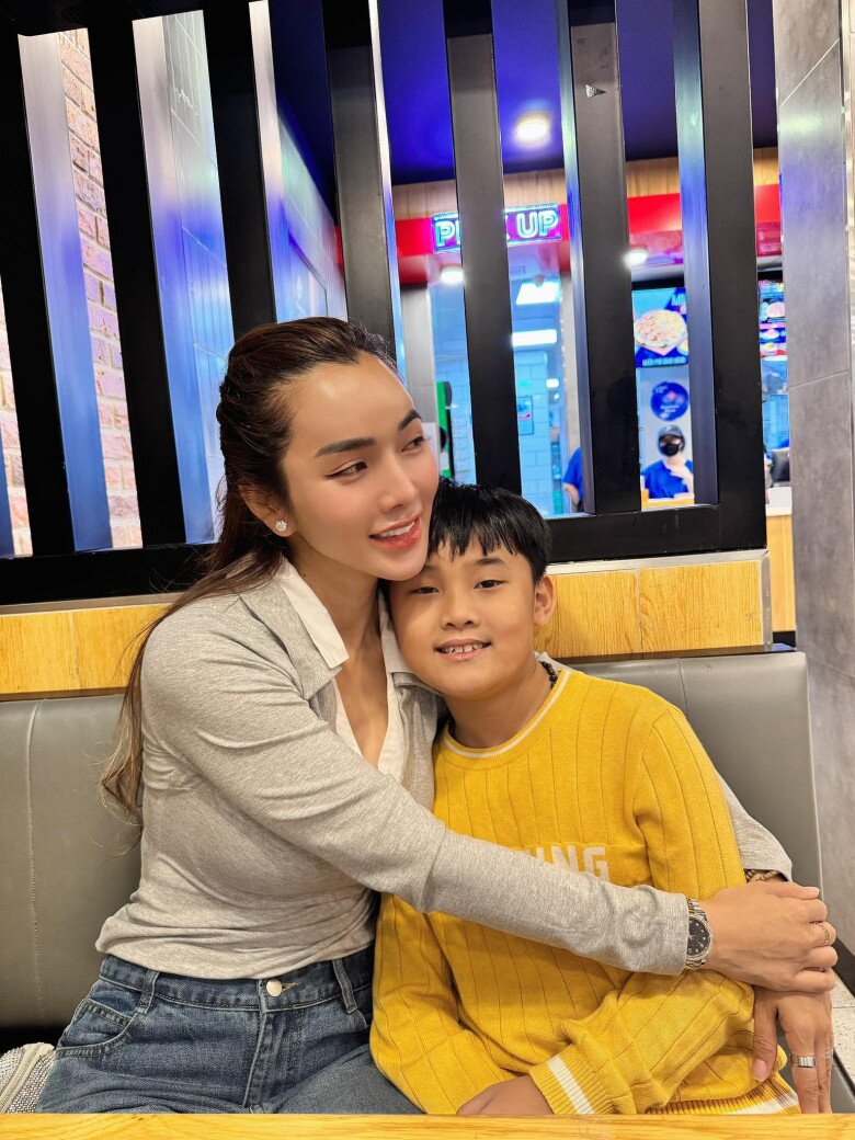 Sao Việt 24h: Con gái HH Phương Lê - NSƯT Vũ Luân 1 tháng tuổi đã có biểu cảm linh hoạt, ánh mắt amp;#34;ngạc nhiênamp;#34; siêu cưng - 7