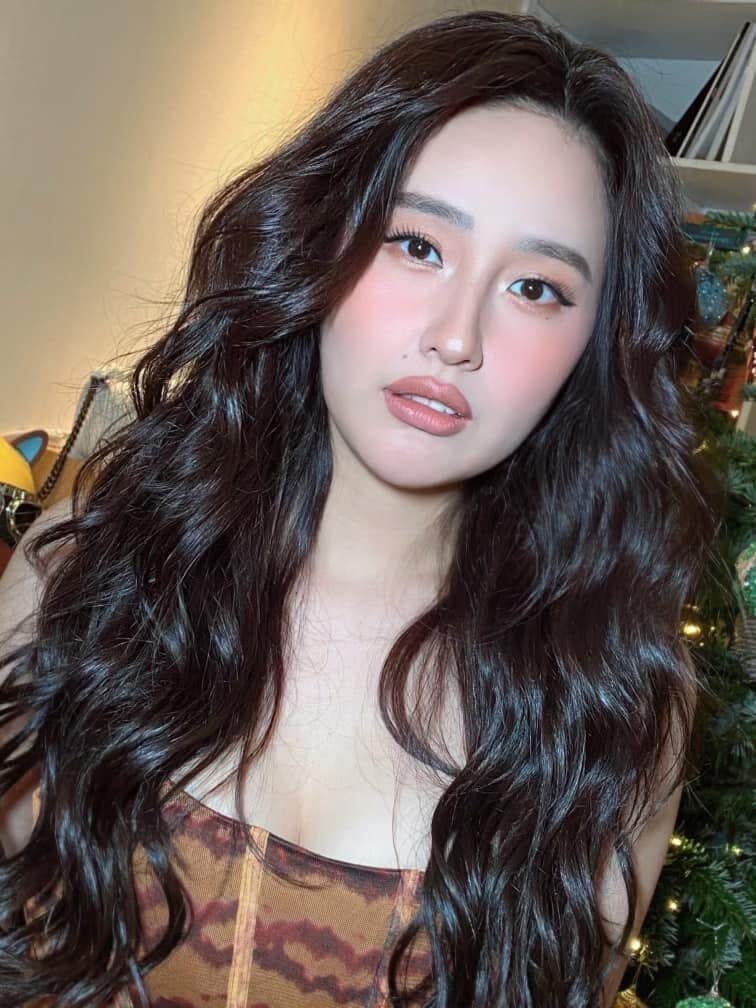 Sao Việt 24h: Con gái Hoa hậu Phương Lê amp;#34;khóc umamp;#34; mỗi khi NSƯT Vũ Luân vắng nhà, vẻ mặt hưởng thụ khi được bố cưng nựng - 6