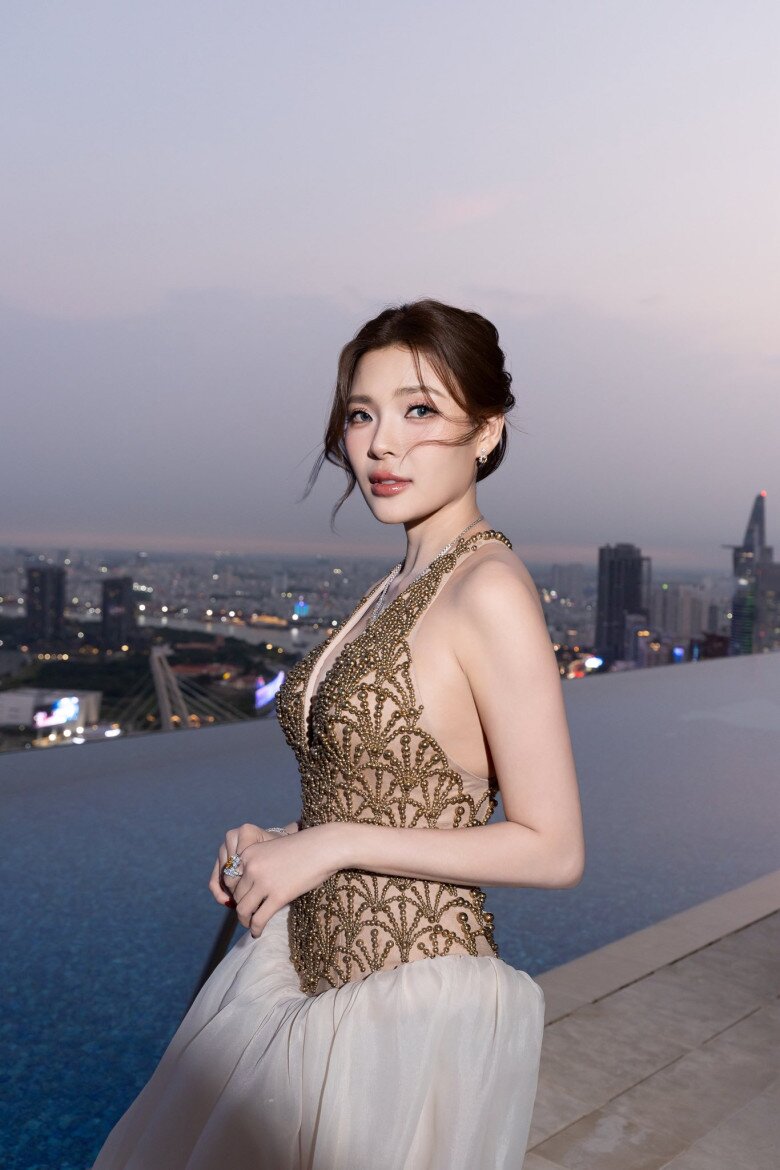 Sao Việt 24h: Con gái Hoa hậu Phương Lê amp;#34;khóc umamp;#34; mỗi khi NSƯT Vũ Luân vắng nhà, vẻ mặt hưởng thụ khi được bố cưng nựng - 9