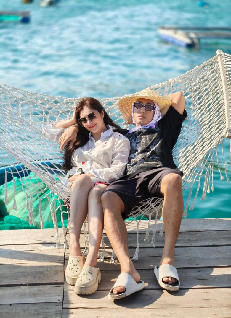 Sao Việt 24h: Đỗ Mỹ Linh vừa gặp amp;#34;bão tápamp;#34; liền được chồng Chủ tịch tặng hoa, thắc mắc ai dạy ông xã hành động lãng mạn - 8