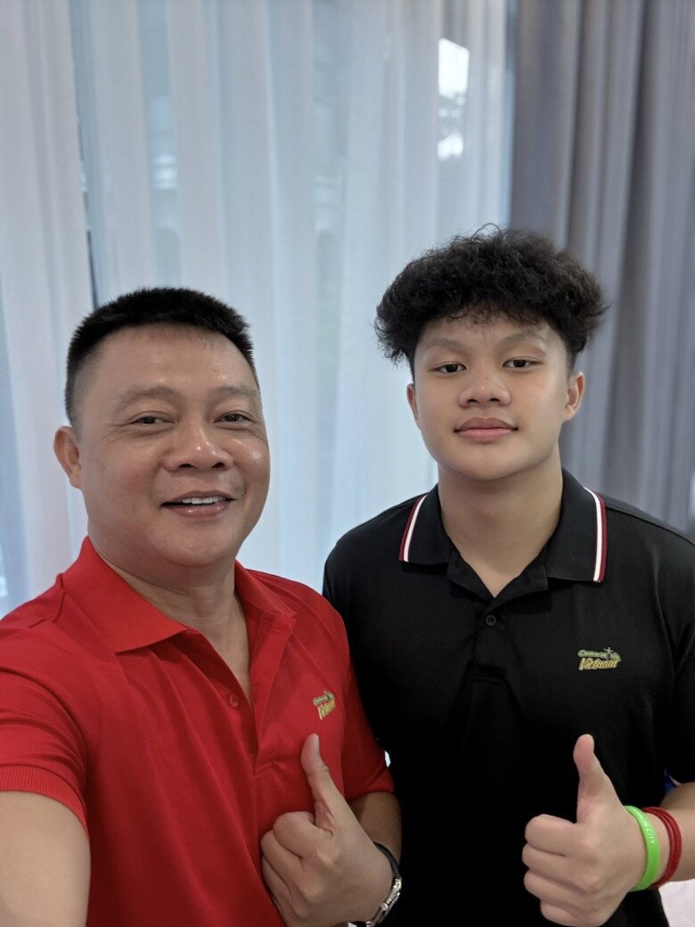 Sao Việt 24h: Doanh nhân Cường Đô La đầu đầy tóc bạc giản dị đưa 2 amp;#34;bản saoamp;#34; của mình đi học - 11