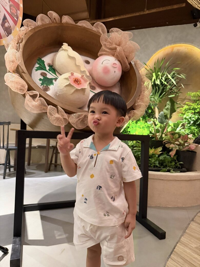 Sao Việt 24h: 2 con lai Ấn nhà Võ Hạ Trâm nhảy như dancer chuyên nghiệp, cậu út gây cười khi amp;#34;quẩyamp;#34; chuẩn phong cách Bollywood - 10