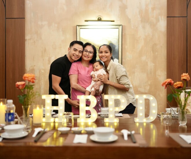 H’Hen Niê bế con gái nhỏ tới tham gia tiệc sinh nhật bà nội. 