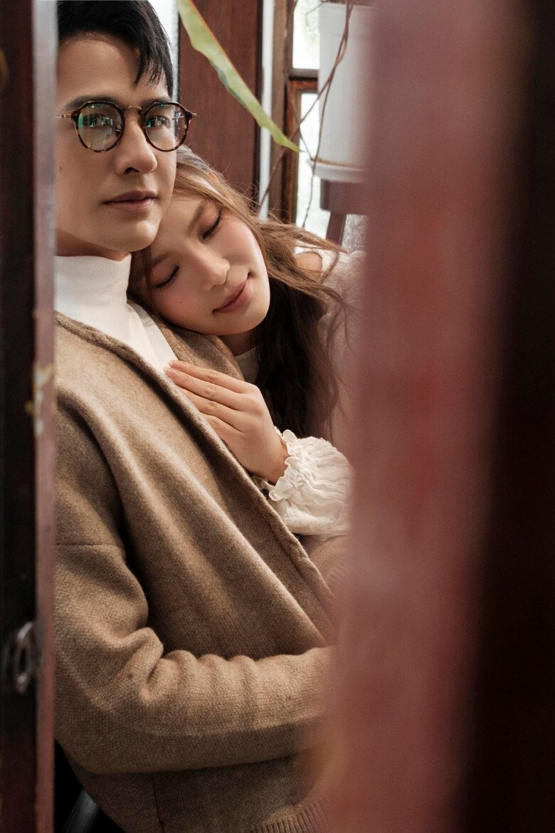 Sao Việt 24h: H’Hen Niê bế con gái đến mừng sinh nhật bà nội, bố chồng nàng hậu cúi người tặng hoa cho vợ cực amp;#34;tìnhamp;#34; - 10