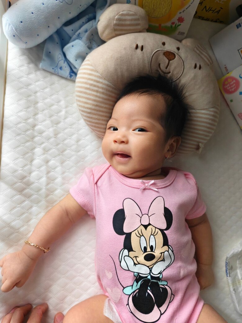 Sao Việt 24h: Con gái Hamp;#39;Hen Niê 2 tháng tuổi đã có chuyến bay đầu đời, về Đắk Lắk được bà ngoại cưng chiều - 3