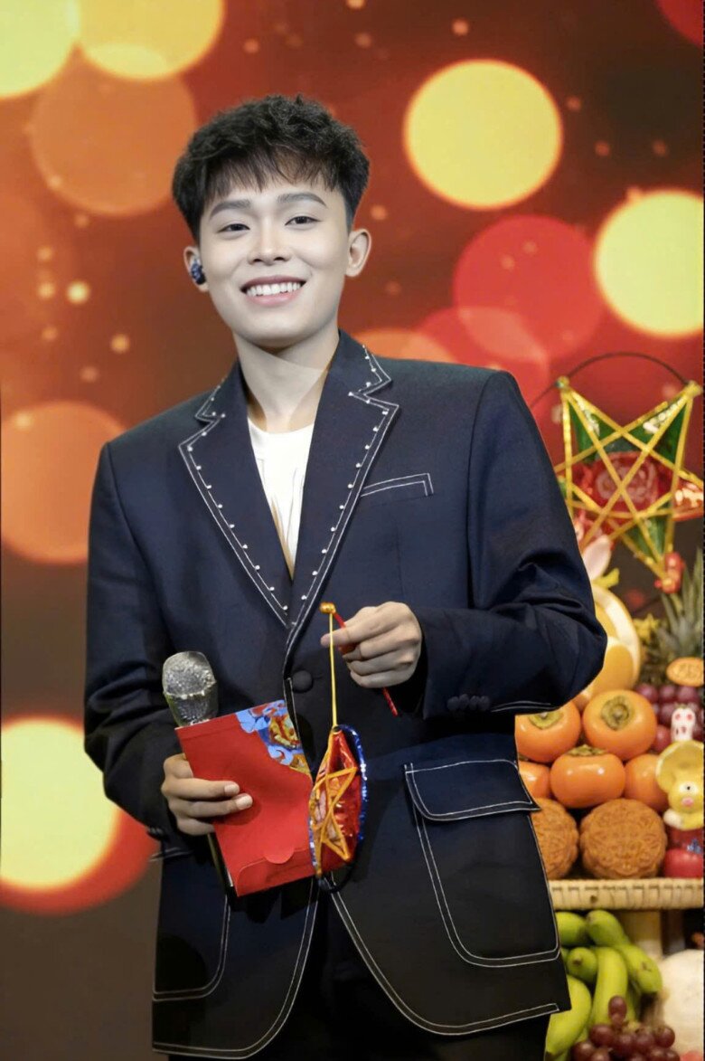 Dù chiến thắng cuộc thi Vietnam Idol Kids 2016 nhưng cuộc sống của Hồ Văn Cường vẫn không hề dễ dàng.