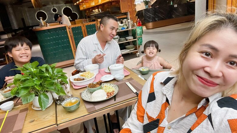 Sao Việt 24h: Hoa hậu Diễm Hương nhập viện cấp cứu giữa đêm khi đang mang thai, chồng trẻ hoảng hốt amp;#34;cắn cả lưỡi vì sợamp;#34; - 12