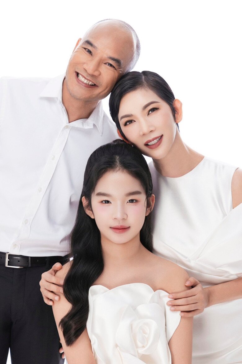 Sao Việt 24h: Jun Phạm hé lộ nửa gương mặt con gái Ngô Thanh Vân, nhóc tì 4 tháng tuổi bụ bẫm, lông mi amp;#34;dài ngoằngamp;#34; - 11