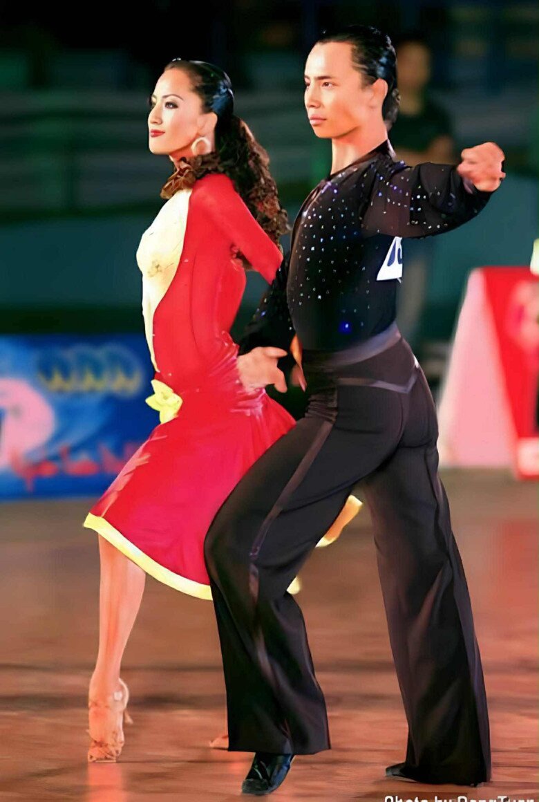 Khánh Thi bồi hồi nhớ lại những kỷ niệm khi còn chinh chiến cùng bạn nhảy Chí Anh.