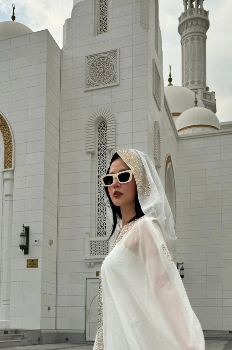 Sao Việt 24h: Khánh Thi xúc động nhớ về lần đầu đăng quang cùng Chí Anh, nhìn lại 20 năm gắn bó với khiêu vũ thể thao - 12