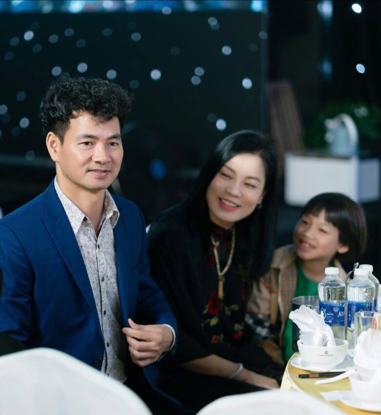 Sao Việt 24h: Không chờ nổi tới Giáng sinh, con gái lai Tây của Hà Anh ngủ cạnh cây thông trong căn nhà đẹp như cổ tích - 6