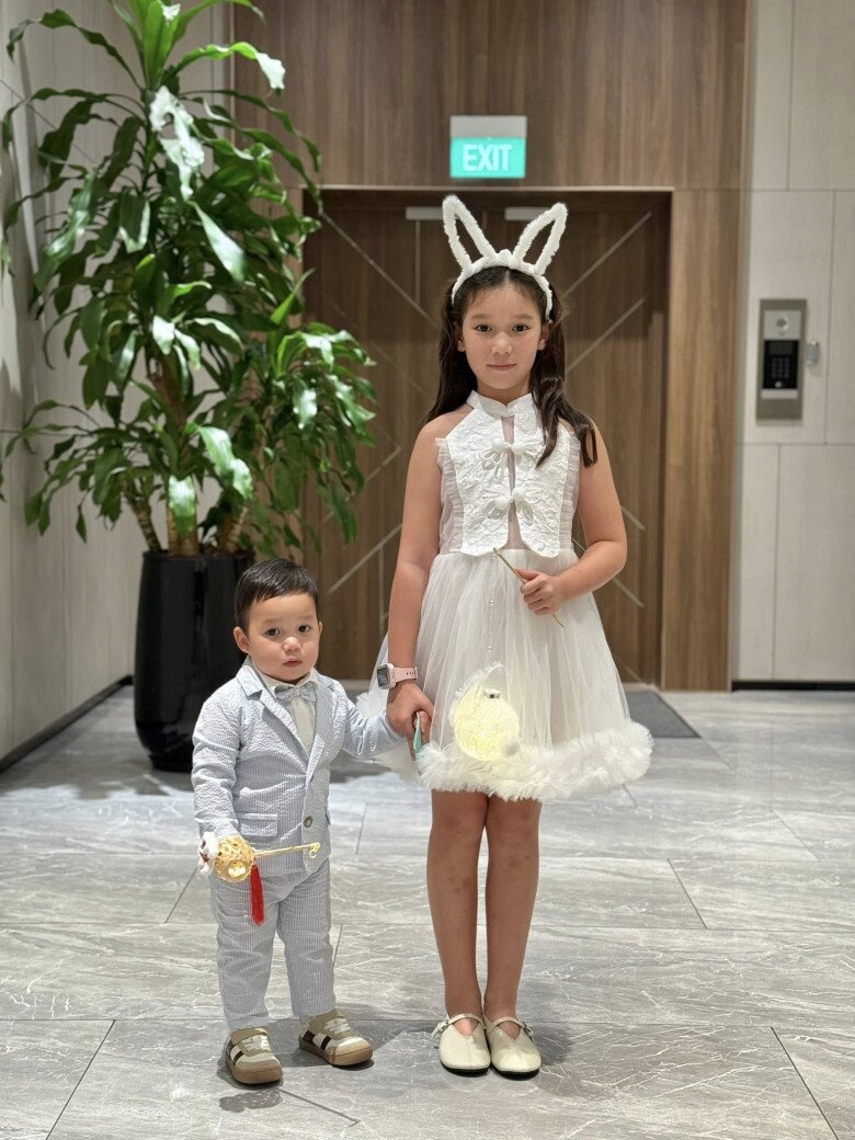 2 con của Hà Anh được khen xinh xắn như thiên thần.