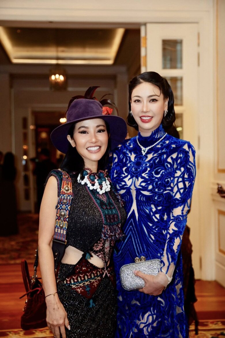 Sao Việt 24h: Lan Phương đăng ảnh mặt mộc trước gương, nhan sắc khiến nhiều người bình luận amp;#34;khác lạamp;#34; - 10