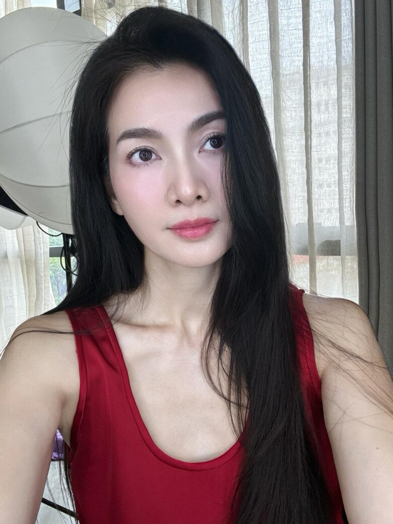 Sao Việt 24h: Lan Phương tự hào khoe con gái lai Tây càng lớn càng xinh xắn, cặp chân dài được thừa hưởng của bố cao 2m - 9