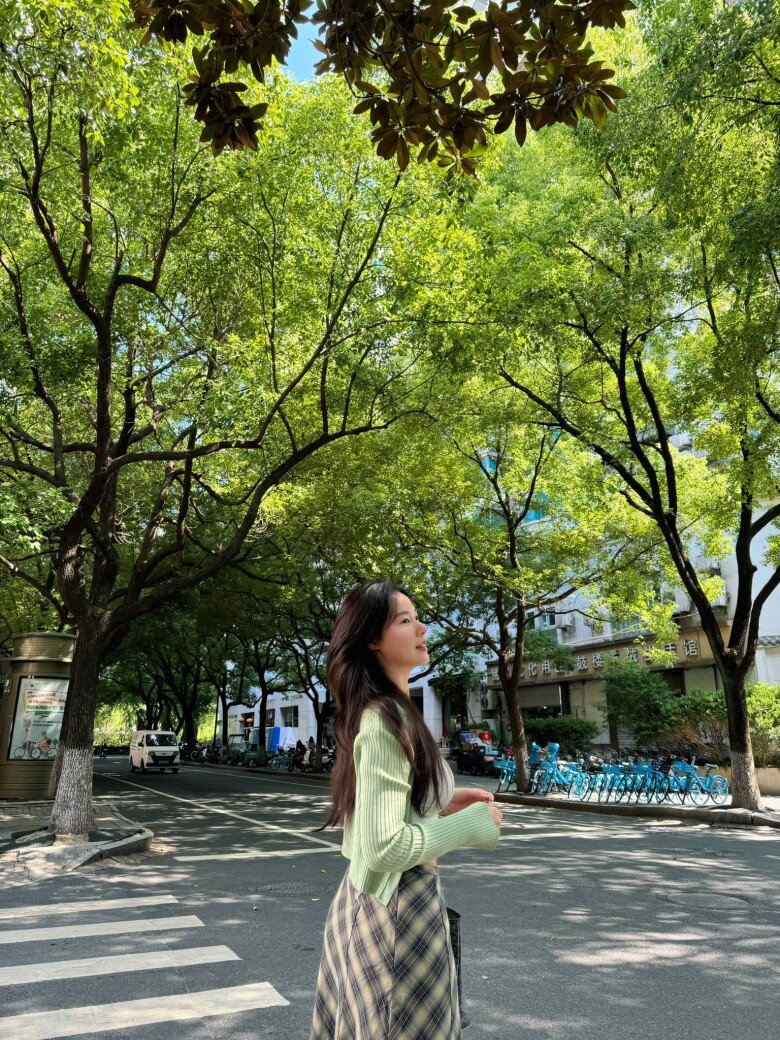 Sao Việt 24h: Lan Phương tự hào khoe con gái lai Tây càng lớn càng xinh xắn, cặp chân dài được thừa hưởng của bố cao 2m - 8