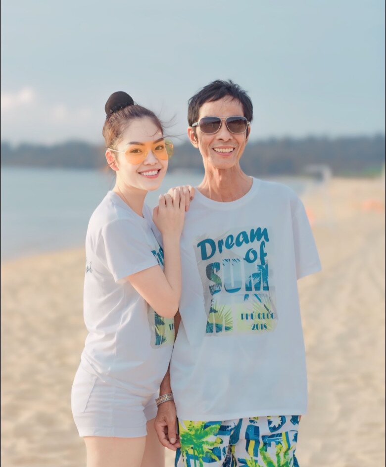 Sao Việt 24h: Lê Phương amp;#34;mêamp;#34; chồng trẻ Trung Kiên ra mặt sau 8 năm về chung nhà, chỉ tấm lưng cũng khiến cô rung động - 10