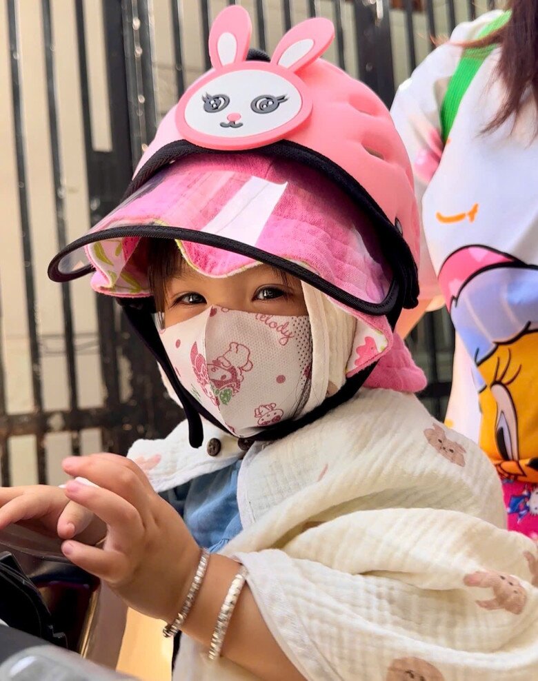 Sao Việt 24h: Lê Phương amp;#34;mêamp;#34; chồng trẻ Trung Kiên ra mặt sau 8 năm về chung nhà, chỉ tấm lưng cũng khiến cô rung động - 6